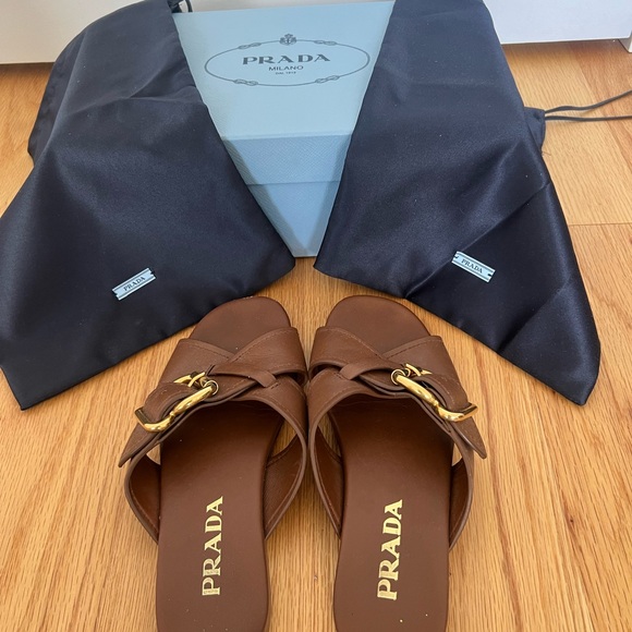 Prada slide sandals with gold buckle - Picture 5 of 9